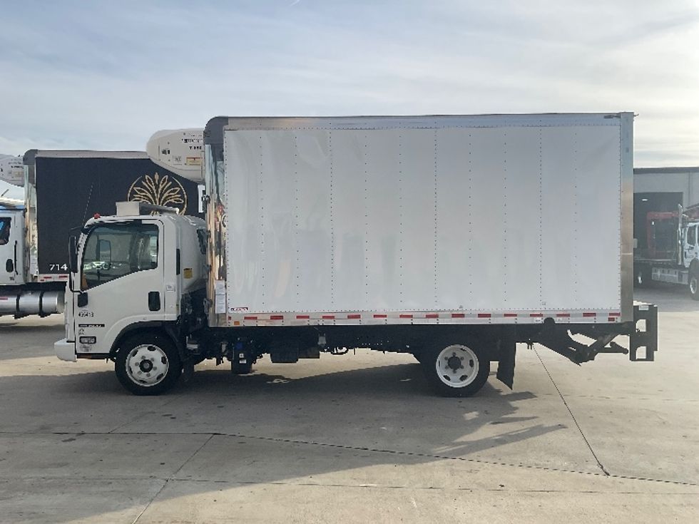 Refrigerated Truck-Light and Medium Duty Trucks-Isuzu-2022-NRR-Anaheim-CA-39,810\n\t\tmiles-$ 71,500 - Image 4