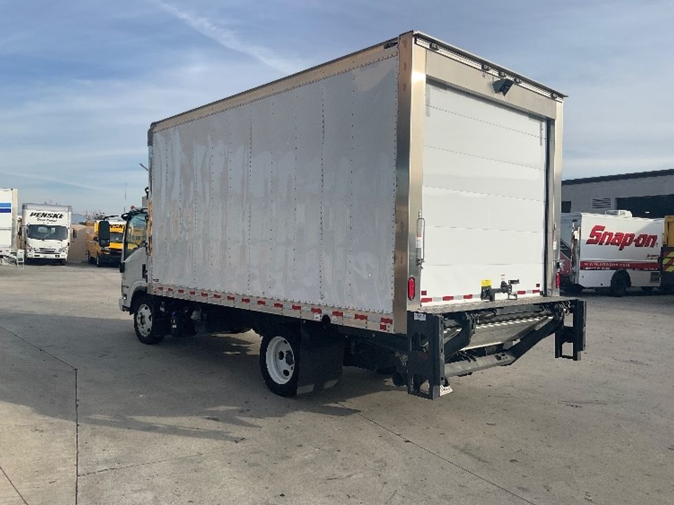 Refrigerated Truck-Light and Medium Duty Trucks-Isuzu-2022-NRR-Anaheim-CA-39,810\n\t\tmiles-$ 71,500 - Image 6