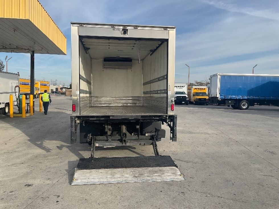 Refrigerated Truck-Light and Medium Duty Trucks-Isuzu-2022-NRR-Anaheim-CA-39,810\n\t\tmiles-$ 71,500 - Image 9