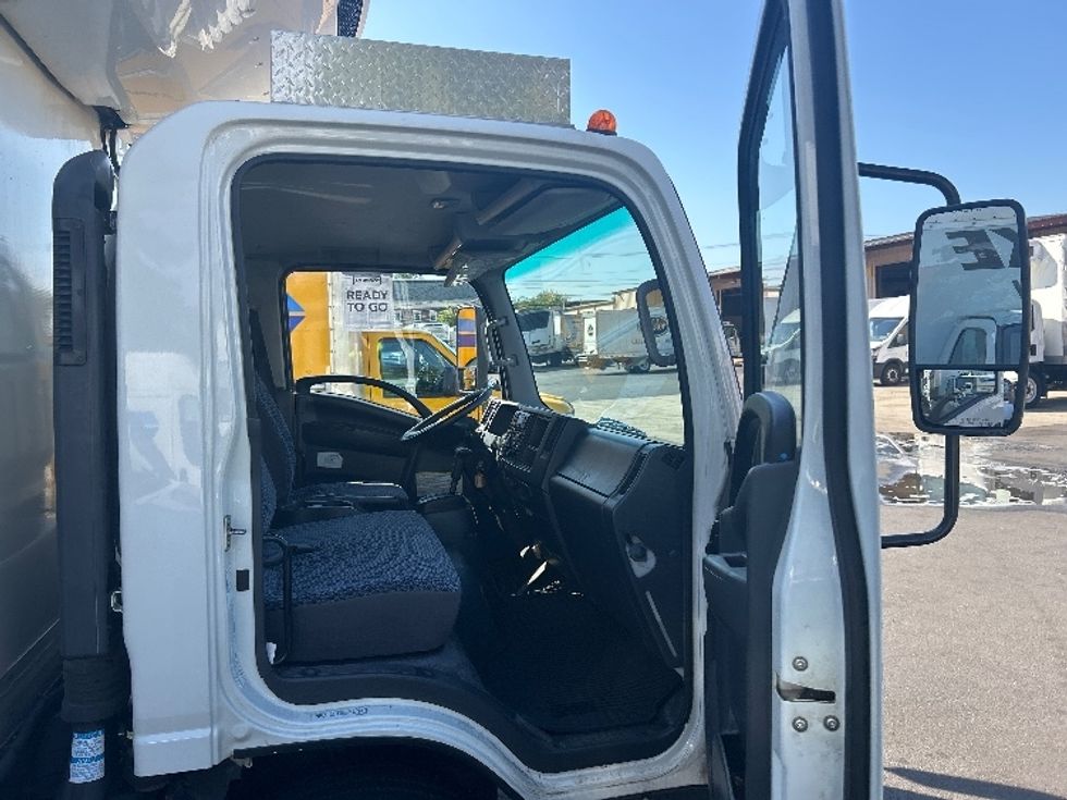 Refrigerated Truck-Light and Medium Duty Trucks-Isuzu-2022-NRR-Braintree-MA-66,715\n\t\tmiles-$ 62,250 - Image 19