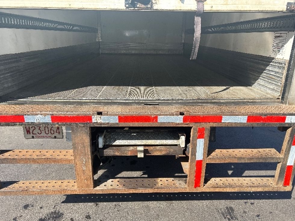 Refrigerated Truck-Light and Medium Duty Trucks-Isuzu-2022-NRR-Braintree-MA-66,715\n\t\tmiles-$ 62,250 - Image 9
