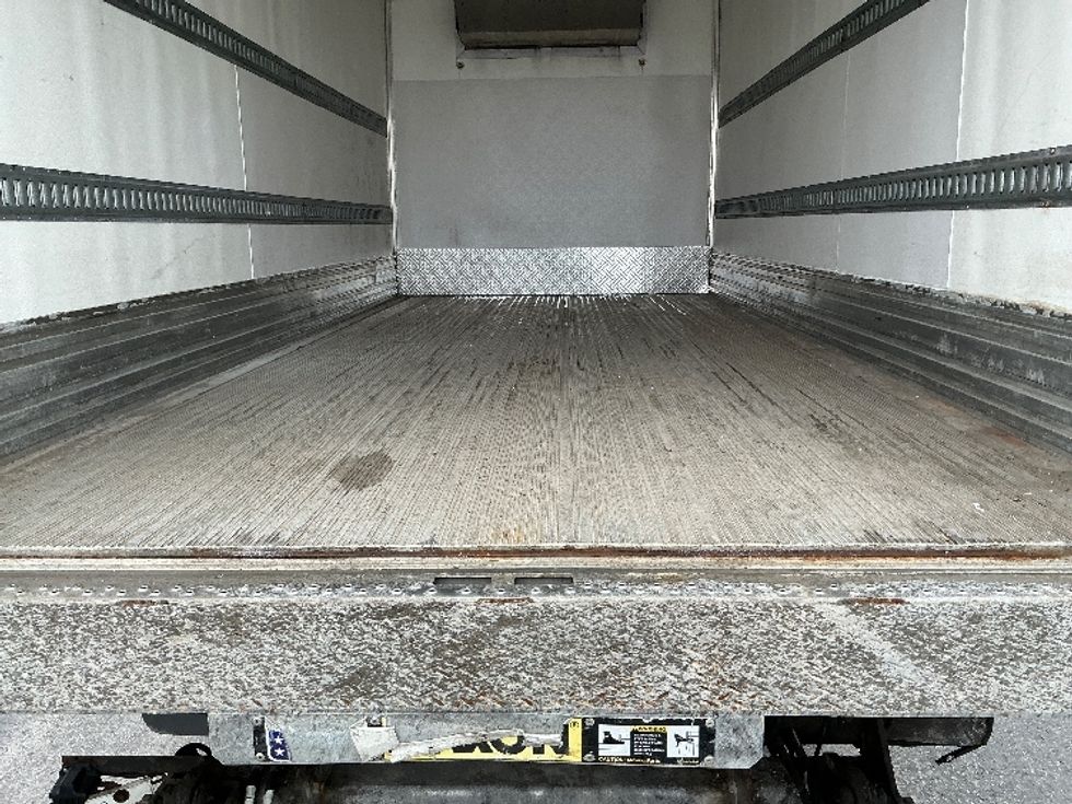 Refrigerated Truck-Light and Medium Duty Trucks-Isuzu-2022-NRR-Cambridge-ON-456,214\n\t\tkm-$ 31,000 - Image 10