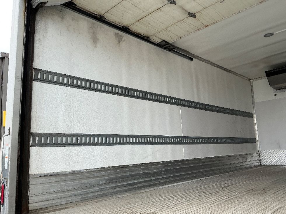 Refrigerated Truck-Light and Medium Duty Trucks-Isuzu-2022-NRR-Cambridge-ON-456,214\n\t\tkm-$ 31,000 - Image 11