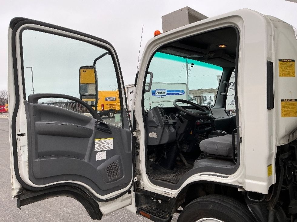 Refrigerated Truck-Light and Medium Duty Trucks-Isuzu-2022-NRR-Cambridge-ON-456,214\n\t\tkm-$ 31,000 - Image 16