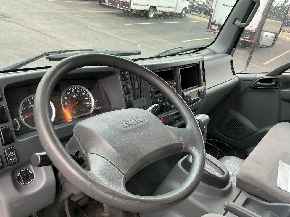 Refrigerated Truck-Light and Medium Duty Trucks-Isuzu-2022-NRR-Cambridge-ON-456,214\n\t\tkm-$ 31,000 - Image 17