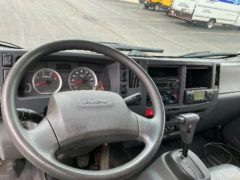 Refrigerated Truck-Light and Medium Duty Trucks-Isuzu-2022-NRR-Cambridge-ON-456,214\n\t\tkm-$ 31,000 - Image 18