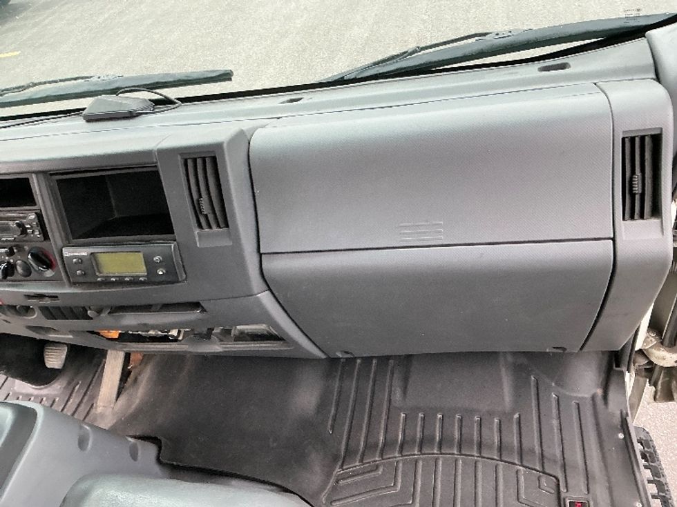 Refrigerated Truck-Light and Medium Duty Trucks-Isuzu-2022-NRR-Cambridge-ON-456,214\n\t\tkm-$ 31,000 - Image 21