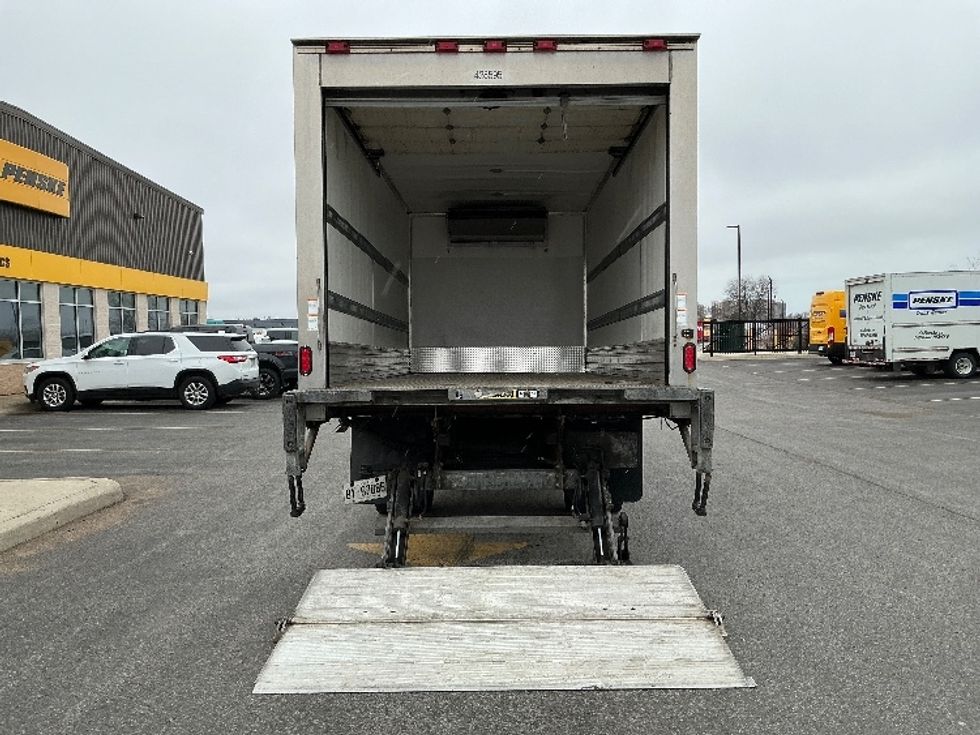 Refrigerated Truck-Light and Medium Duty Trucks-Isuzu-2022-NRR-Cambridge-ON-456,214\n\t\tkm-$ 31,000 - Image 9