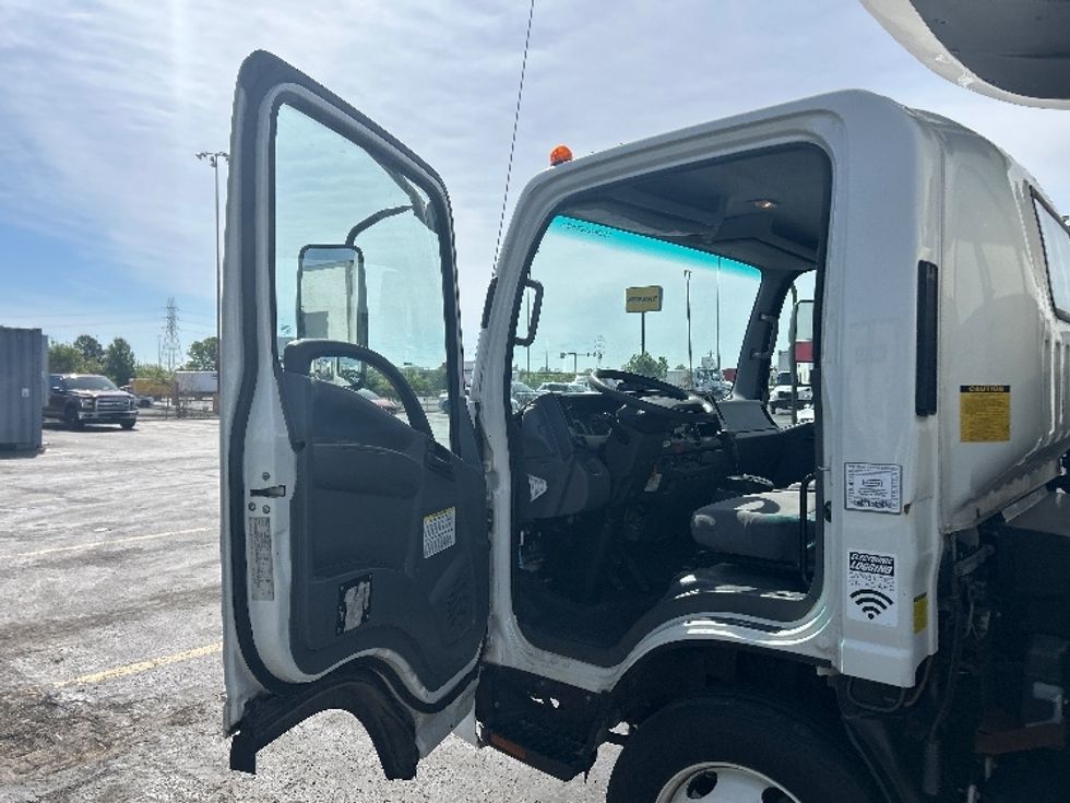 Refrigerated Truck-Light and Medium Duty Trucks-Isuzu-2022-NRR-Columbus-OH-123,524\n\t\tmiles-$ 60,500 - Image 15