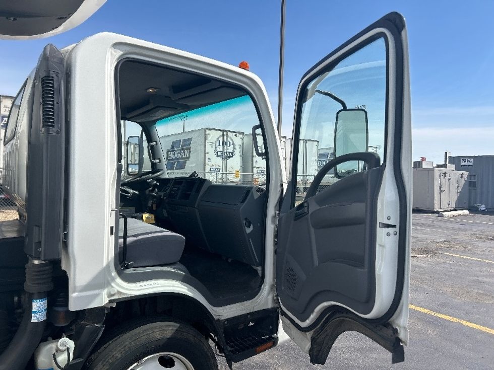 Refrigerated Truck-Light and Medium Duty Trucks-Isuzu-2022-NRR-Columbus-OH-123,524\n\t\tmiles-$ 60,500 - Image 19