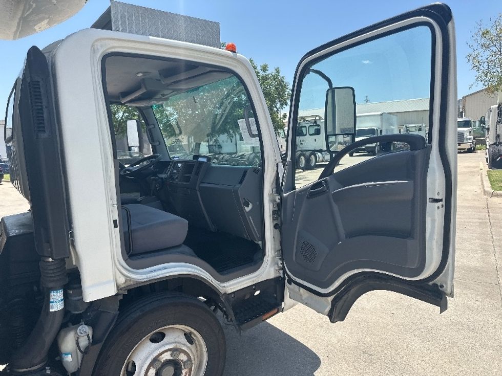Refrigerated Truck-Light and Medium Duty Trucks-Isuzu-2022-NRR-Dallas-TX-177,104\n\t\tmiles-$ 47,500 - Image 19