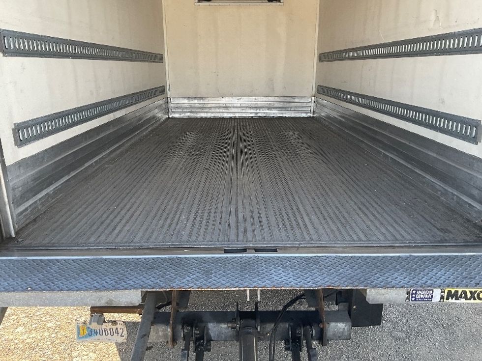 Refrigerated Truck-Light and Medium Duty Trucks-Isuzu-2022-NRR-East Chicago-IN-196,915\n\t\tmiles-$ 41,000 - Image 9