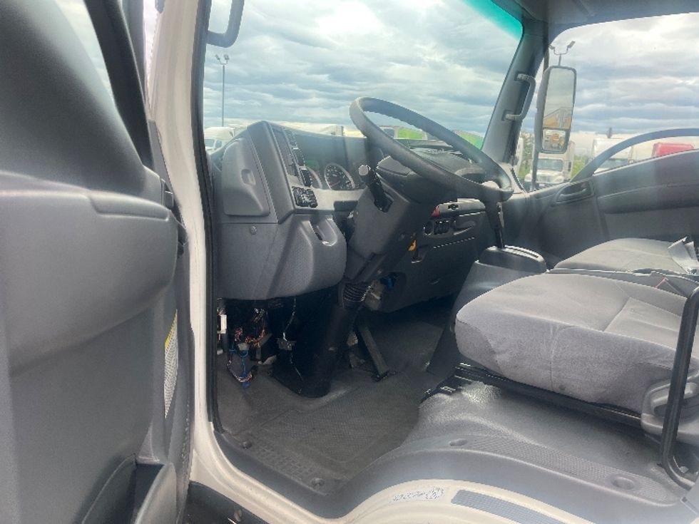 Refrigerated Truck-Light and Medium Duty Trucks-Isuzu-2022-NRR-Fresno-CA-86,104\n\t\tmiles-$ 64,750 - Image 14