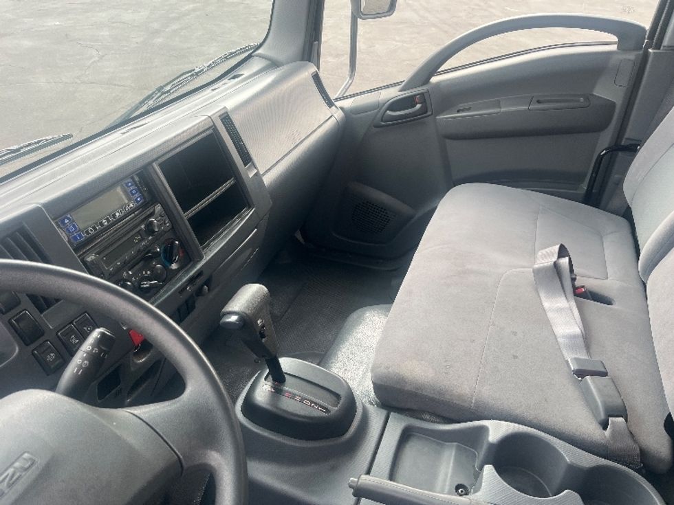 Refrigerated Truck-Light and Medium Duty Trucks-Isuzu-2022-NRR-Fresno-CA-86,104\n\t\tmiles-$ 64,750 - Image 17