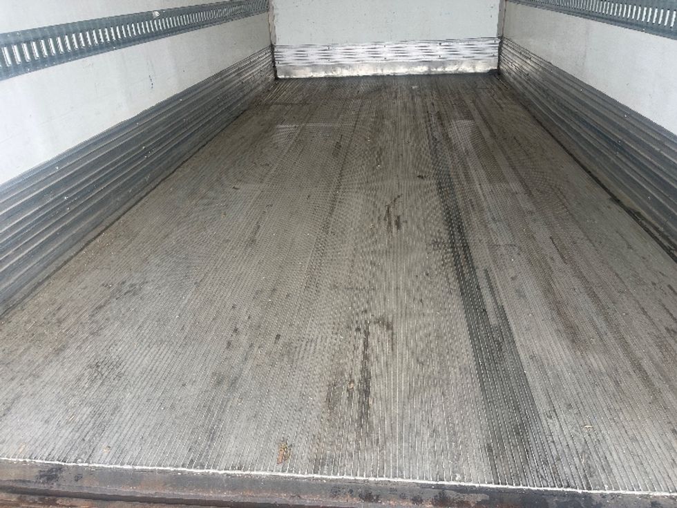 Refrigerated Truck-Light and Medium Duty Trucks-Isuzu-2022-NRR-Fresno-CA-86,104\n\t\tmiles-$ 64,750 - Image 9