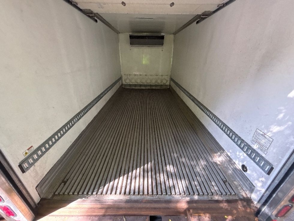 Refrigerated Truck-Light and Medium Duty Trucks-Isuzu-2022-NRR-Greer-SC-119,626\n\t\tmiles-$ 59,250 - Image 9