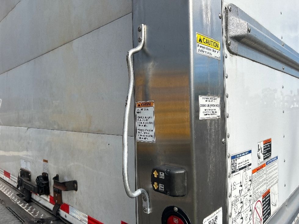 Refrigerated Truck-Light and Medium Duty Trucks-Isuzu-2022-NRR-Ocala-FL-191,510\n\t\tmiles-$ 44,500 - Image 29