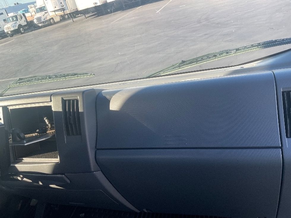 Refrigerated Truck-Light and Medium Duty Trucks-Isuzu-2022-NRR-Santa Ana-CA-35,375\n\t\tmiles-$ 72,000 - Image 21