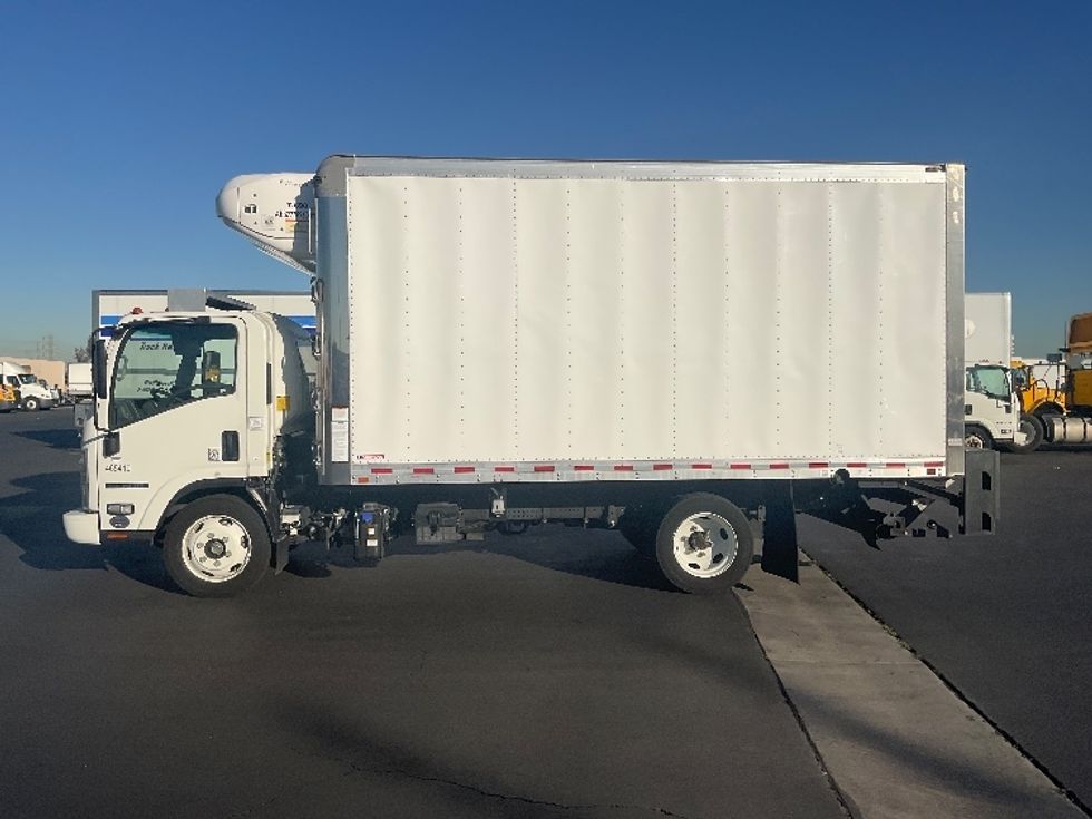 Refrigerated Truck-Light and Medium Duty Trucks-Isuzu-2022-NRR-Santa Ana-CA-35,375\n\t\tmiles-$ 72,000 - Image 4