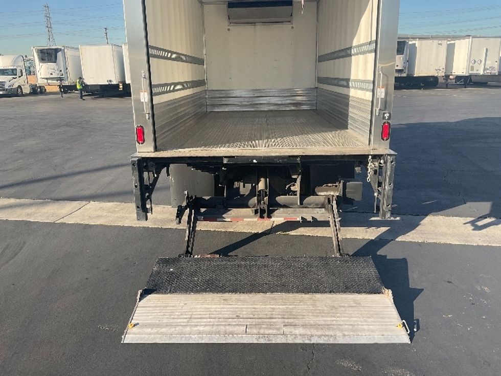 Refrigerated Truck-Light and Medium Duty Trucks-Isuzu-2022-NRR-Santa Ana-CA-35,375\n\t\tmiles-$ 72,000 - Image 9