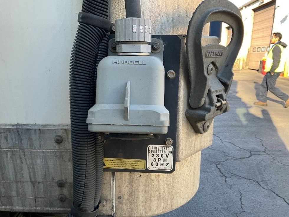 Refrigerated Truck-Light and Medium Duty Trucks-Isuzu-2022-NRR-Sterling-VA-144,556\n\t\tmiles-$ 51,250 - Image 25