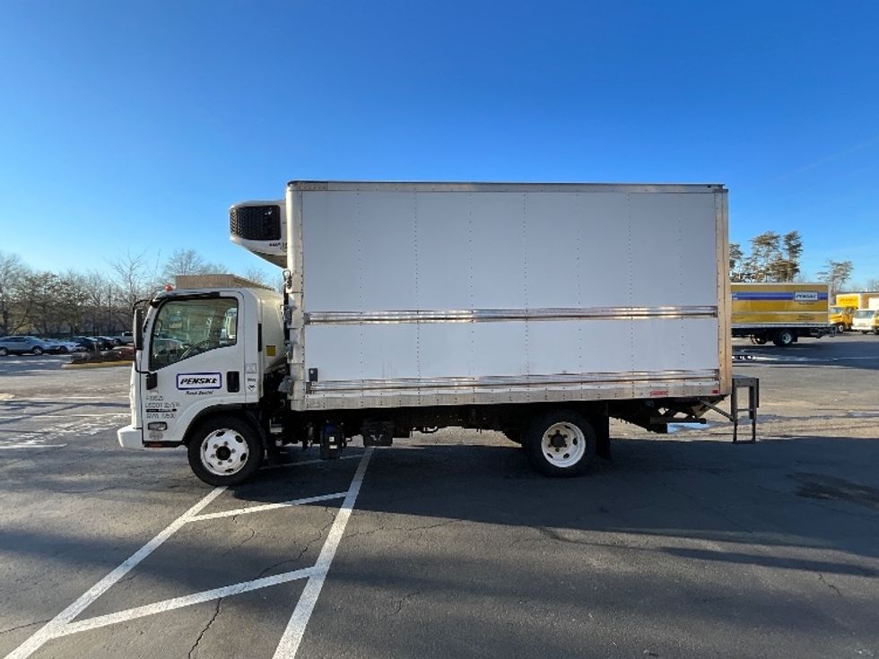 Refrigerated Truck-Light and Medium Duty Trucks-Isuzu-2022-NRR-Sterling-VA-144,556\n\t\tmiles-$ 51,250 - Image 4