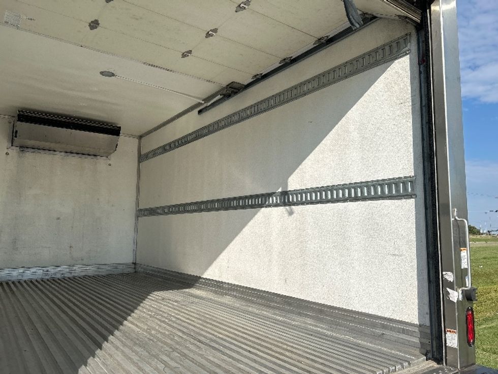Refrigerated Truck-Light and Medium Duty Trucks-Isuzu-2022-NRR-Wichita-KS-61,595\n\t\tmiles-$ 68,000 - Image 12