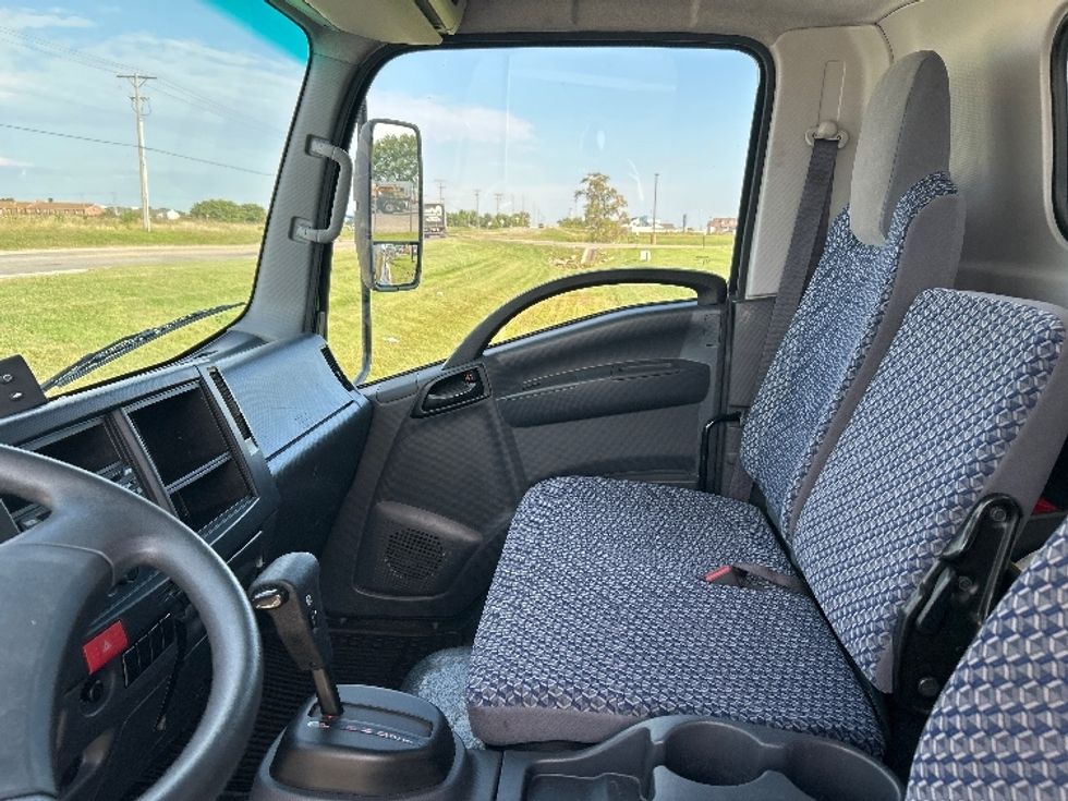 Refrigerated Truck-Light and Medium Duty Trucks-Isuzu-2022-NRR-Wichita-KS-61,595\n\t\tmiles-$ 68,000 - Image 19