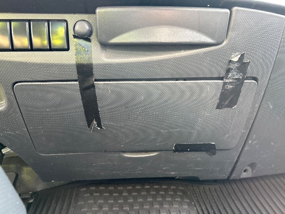 Refrigerated Truck-Light and Medium Duty Trucks-Isuzu-2022-NRR-Wichita-KS-61,595\n\t\tmiles-$ 68,000 - Image 29