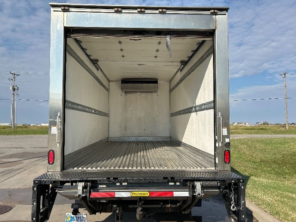 Refrigerated Truck-Light and Medium Duty Trucks-Isuzu-2022-NRR-Wichita-KS-61,595\n\t\tmiles-$ 68,000 - Image 8