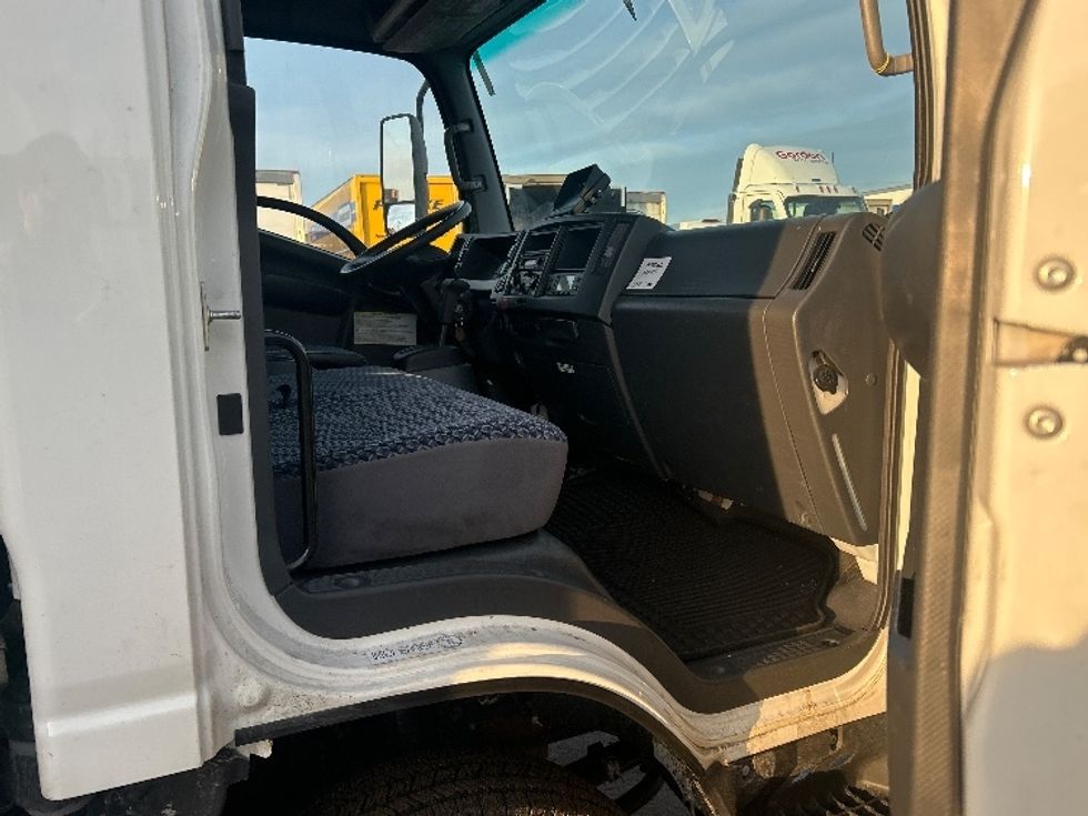 Refrigerated Truck-Light and Medium Duty Trucks-Isuzu-2023-NPR-Londonderry-NH-71,068\n\t\tmiles-$ 59,250 - Image 20