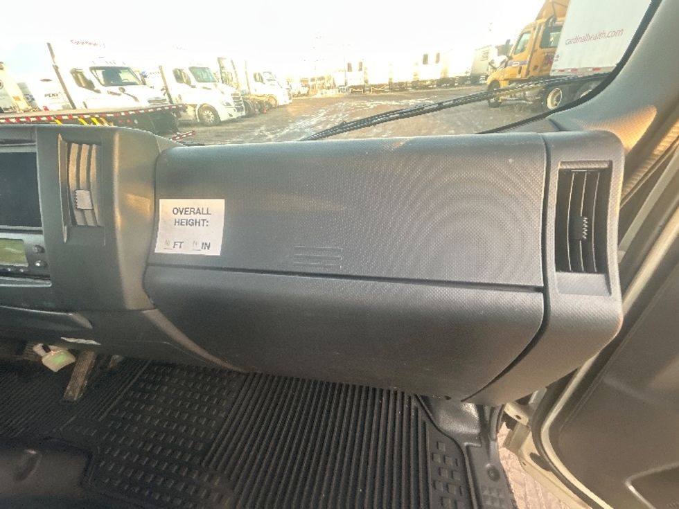 Refrigerated Truck-Light and Medium Duty Trucks-Isuzu-2023-NPR-Londonderry-NH-71,068\n\t\tmiles-$ 59,250 - Image 21