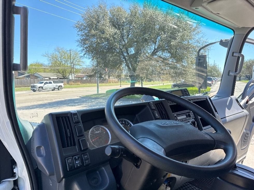 Refrigerated Truck-Light and Medium Duty Trucks-Isuzu-2023-NRR-Garland-TX-38,111\n\t\tmiles-$ 72,250 - Image 17