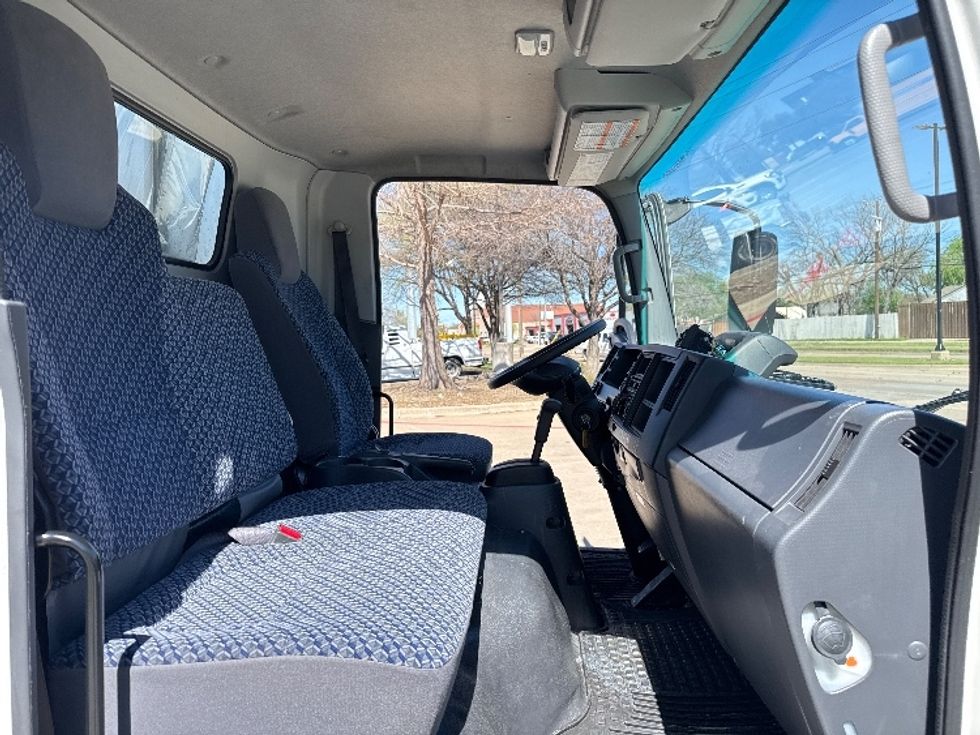 Refrigerated Truck-Light and Medium Duty Trucks-Isuzu-2023-NRR-Garland-TX-38,111\n\t\tmiles-$ 72,250 - Image 20