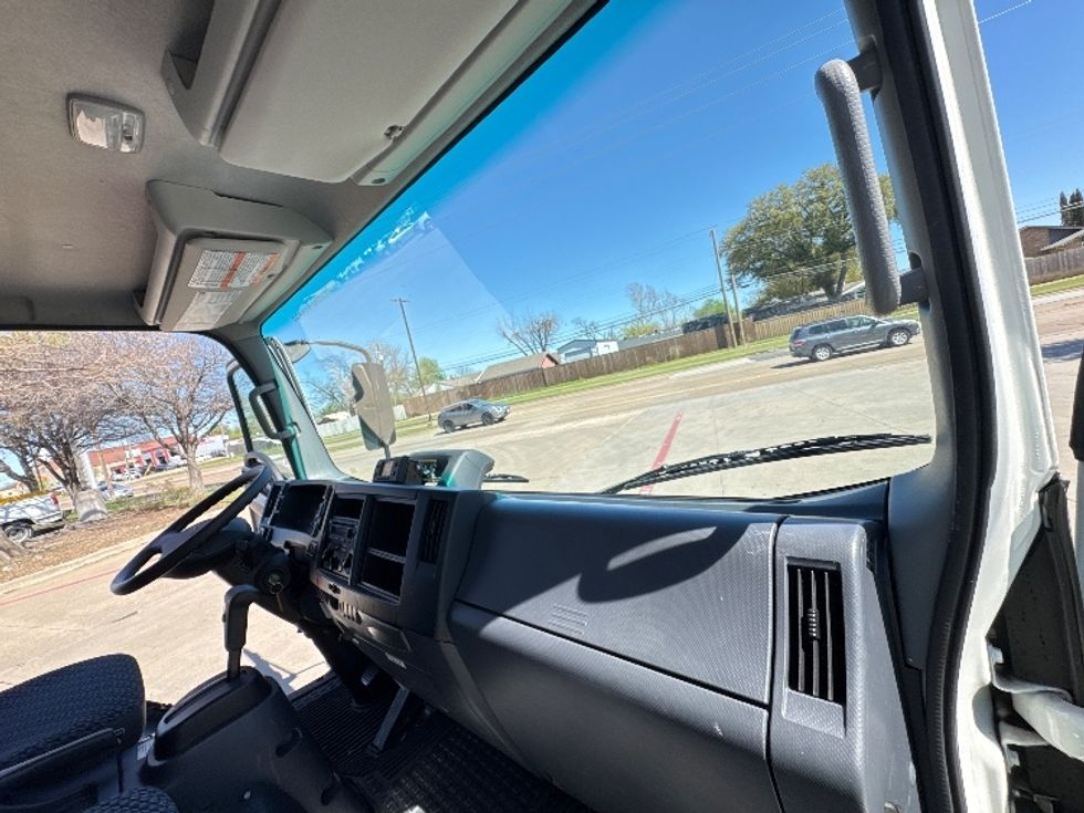 Refrigerated Truck-Light and Medium Duty Trucks-Isuzu-2023-NRR-Garland-TX-38,111\n\t\tmiles-$ 72,250 - Image 21