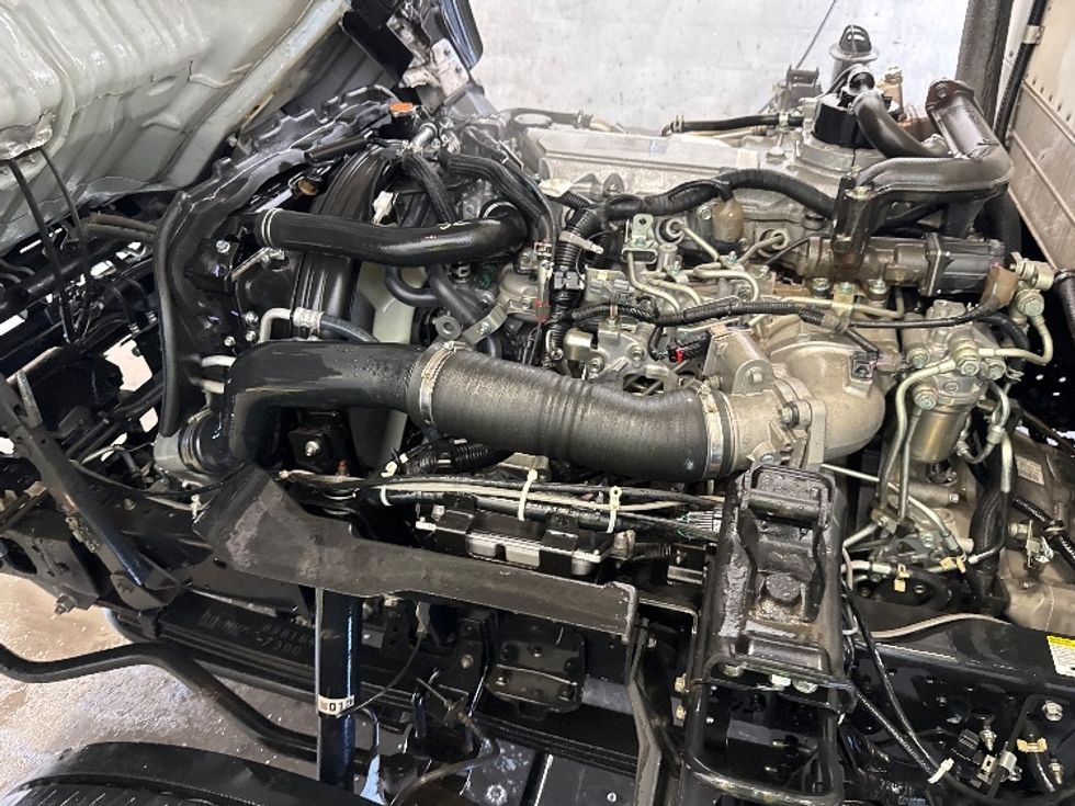 Refrigerated Truck-Light and Medium Duty Trucks-Isuzu-2023-NRR-Garland-TX-38,111\n\t\tmiles-$ 72,250 - Image 24