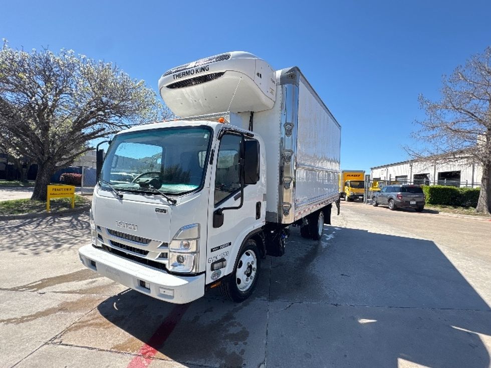 Refrigerated Truck-Light and Medium Duty Trucks-Isuzu-2023-NRR-Garland-TX-38,111\n\t\tmiles-$ 72,250 - Image 3