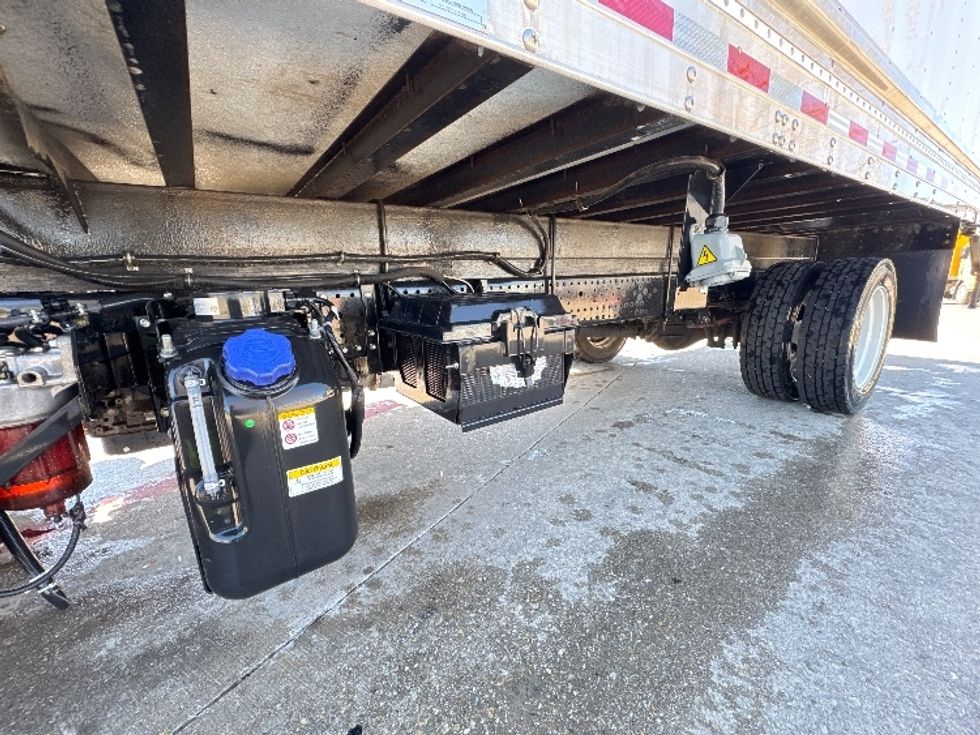 Refrigerated Truck-Light and Medium Duty Trucks-Isuzu-2023-NRR-Garland-TX-38,111\n\t\tmiles-$ 72,250 - Image 5