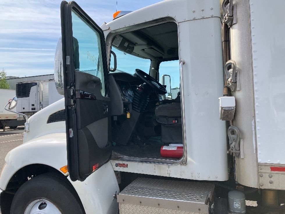 Refrigerated Truck-Light and Medium Duty Trucks-Kenworth-2012-T370-South Plainfield-NJ-272,192\n\t\tmiles-$ 31,000 - Image 16