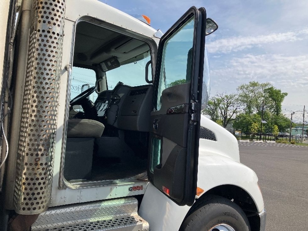Refrigerated Truck-Light and Medium Duty Trucks-Kenworth-2012-T370-South Plainfield-NJ-272,192\n\t\tmiles-$ 31,000 - Image 20
