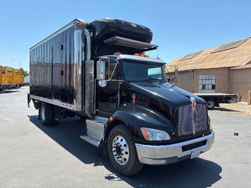 Refrigerated Truck-Light and Medium Duty Trucks-Kenworth-2017-T370-West Sacramento-CA-182,585\n\t\tmiles-$ 44,750 - Image 1