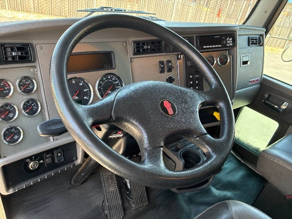 Refrigerated Truck-Light and Medium Duty Trucks-Kenworth-2017-T370-West Sacramento-CA-182,585\n\t\tmiles-$ 44,750 - Image 17