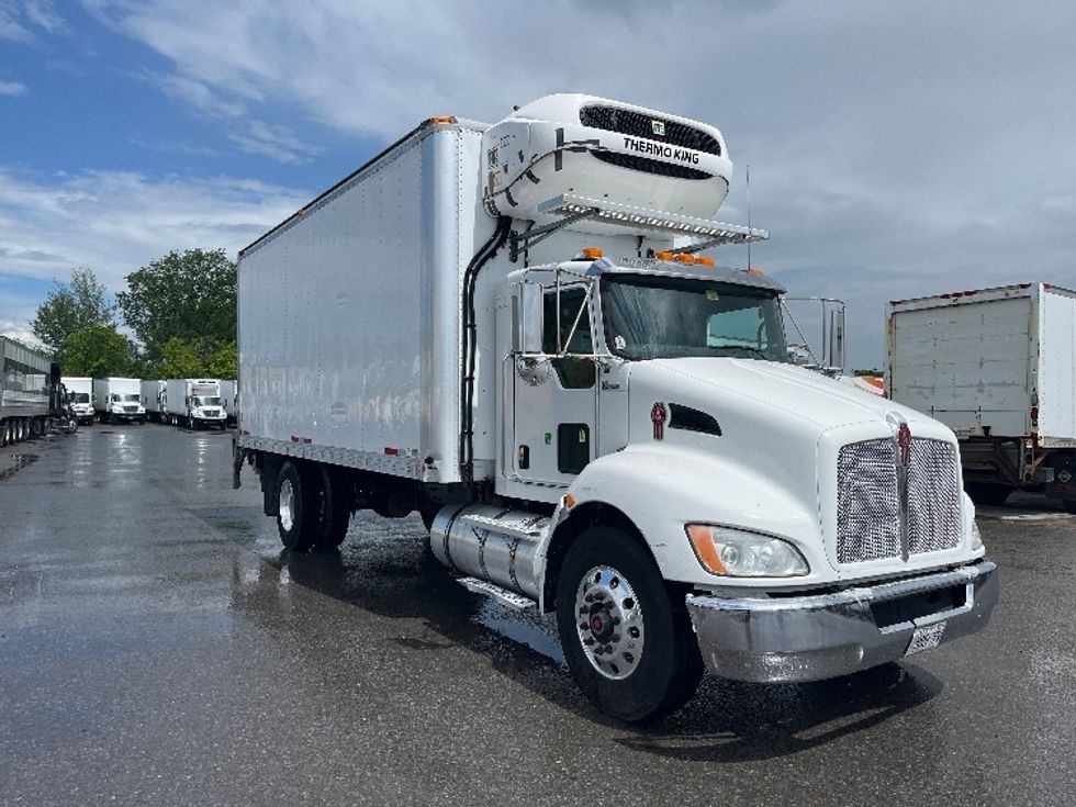 Refrigerated Truck-Light and Medium Duty Trucks-Kenworth-2018-T370-Ottawa-ON-469,249\n\t\tkm-$ 24,000 - Image 1