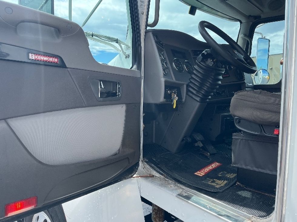 Refrigerated Truck-Light and Medium Duty Trucks-Kenworth-2018-T370-Ottawa-ON-469,249\n\t\tkm-$ 24,000 - Image 16