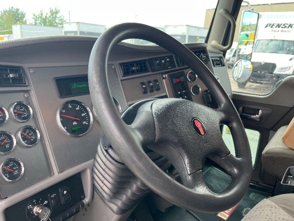 Refrigerated Truck-Light and Medium Duty Trucks-Kenworth-2018-T370-Ottawa-ON-469,249\n\t\tkm-$ 24,000 - Image 17
