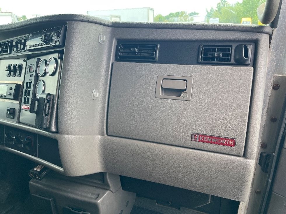 Refrigerated Truck-Light and Medium Duty Trucks-Kenworth-2018-T370-Ottawa-ON-469,249\n\t\tkm-$ 24,000 - Image 21