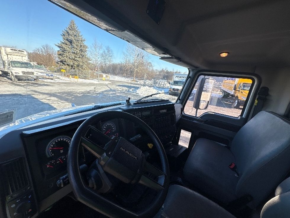 Refrigerated Truck-Light and Medium Duty Trucks-Mack-2022-MD7-Montgomery-NY-162,075\n\t\tmiles-$ 52,500 - Image 17