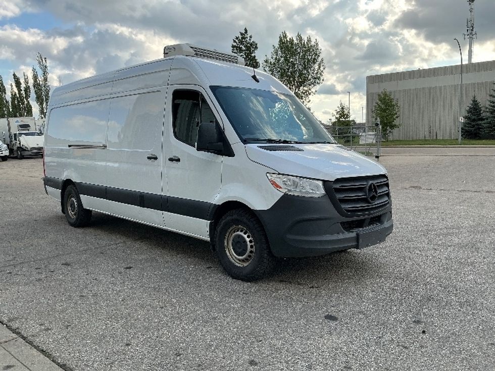 Refrigerated Truck-Light and Medium Duty Trucks-Mercedes-2019-Sprinter-Edmonton-AB-252,000\n\t\tkm-$ 31,500 - Image 1
