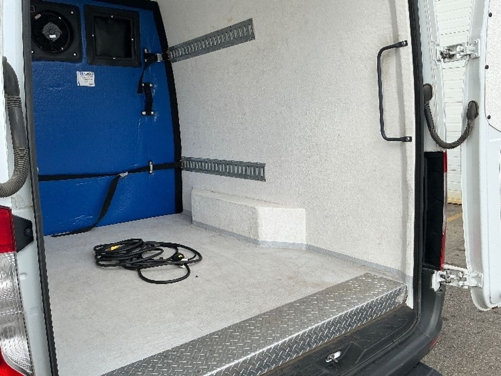 Refrigerated Truck-Light and Medium Duty Trucks-Mercedes-2019-Sprinter-Edmonton-AB-252,000\n\t\tkm-$ 31,500 - Image 11