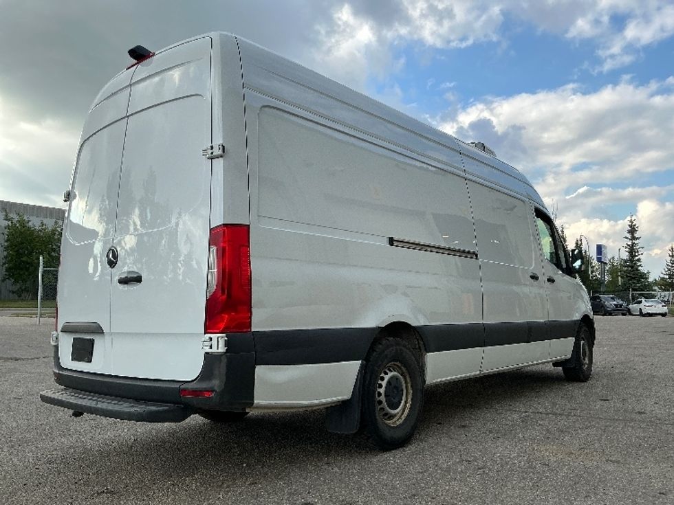 Refrigerated Truck-Light and Medium Duty Trucks-Mercedes-2019-Sprinter-Edmonton-AB-252,000\n\t\tkm-$ 31,500 - Image 12